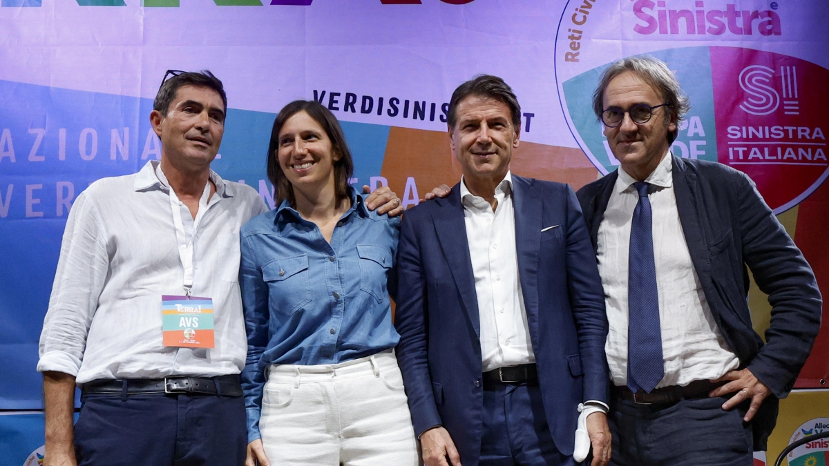 Regionali, in Campania il Campo largo torna unito: Schlein, Conte, Fratoianni e Bonelli insieme sul palco