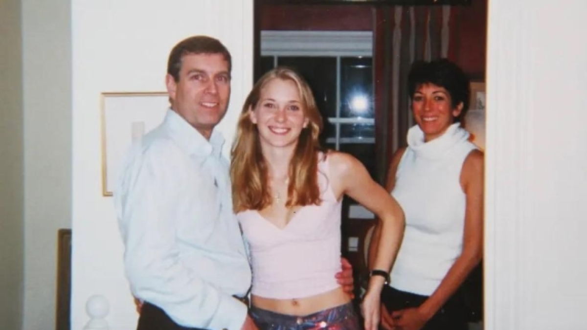 l eterno ritorno di virginia giuffre che dopo il principe andrea fa tremare trump e il padre morta per suicidio io non ci credo