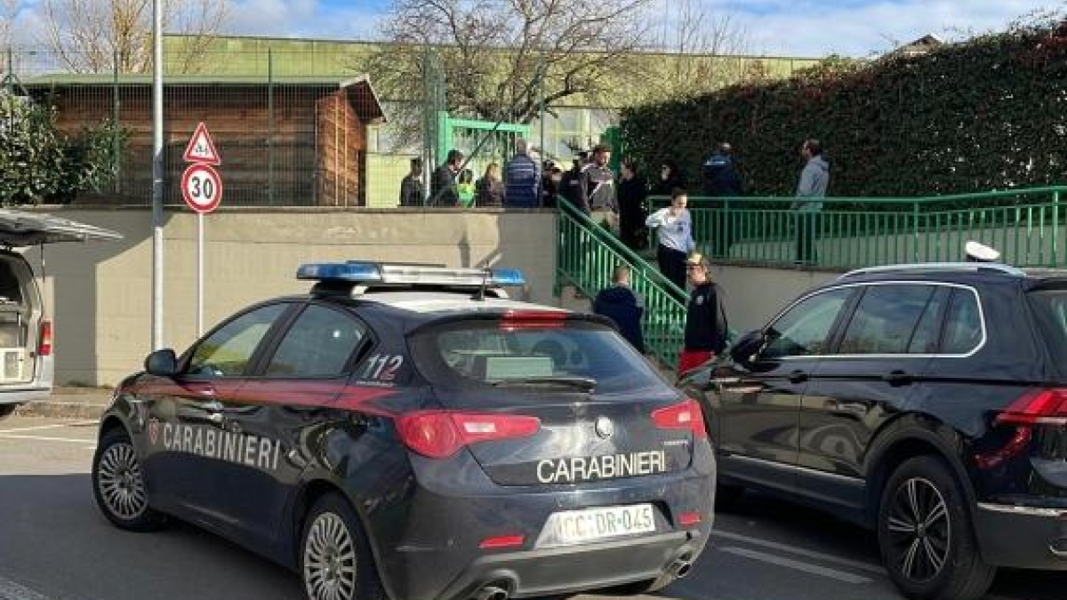 I giochi, la felpa impigliata, la disperazione delle maestre: cosa è successo all