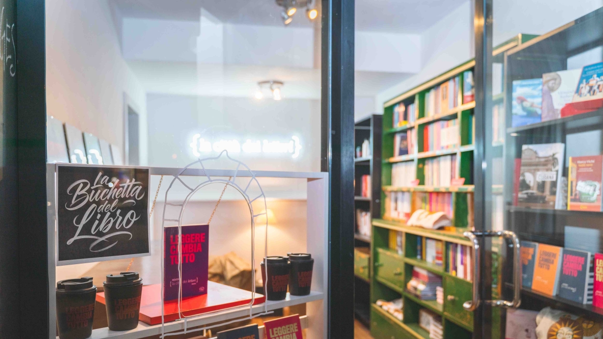 La buchetta dei libri della Città dei lettori che «verserà» cultura in Oltrarno