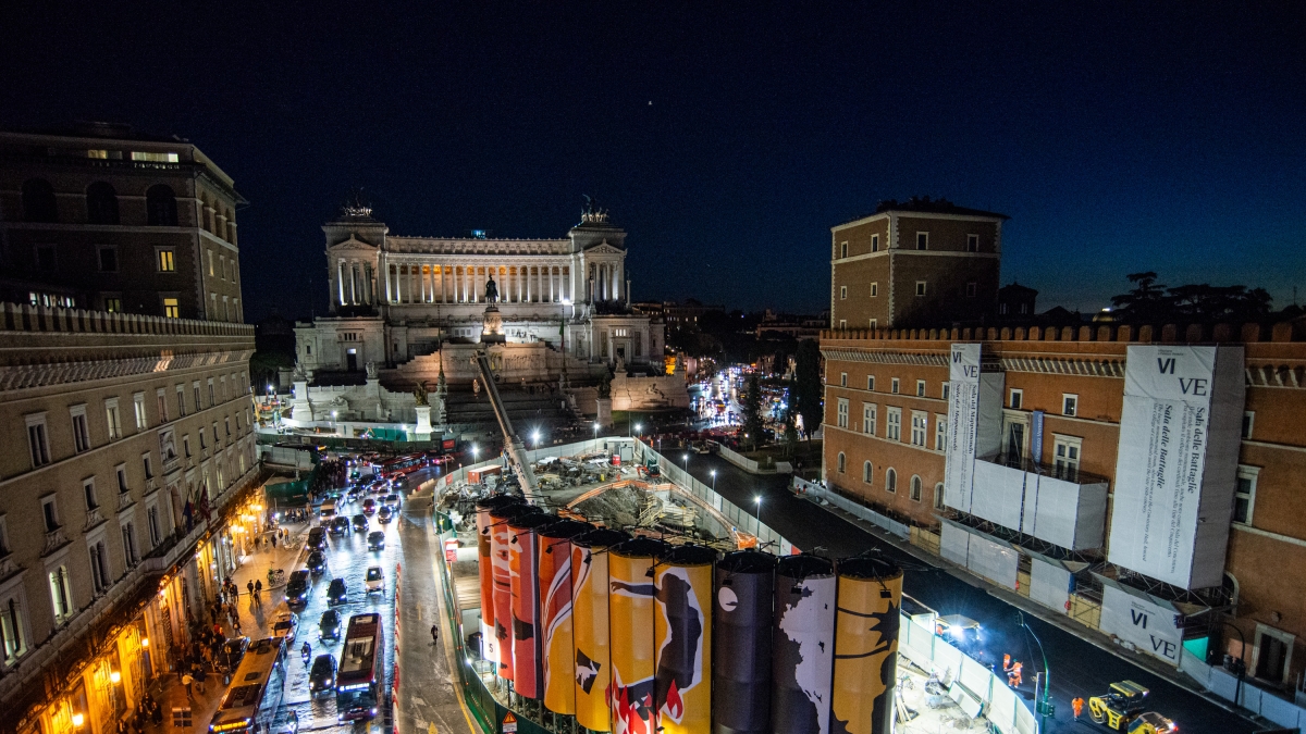 Roma, da lunedì 17 nuova viabilità in piazza Venezia: sarà a senso unico fino a luglio 2031