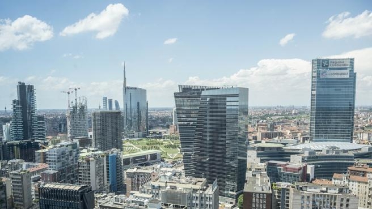 Milano, lo scontro tra borghesia e politica: se l'integrazione della città passa dalla responsabilità collettiva (e dal benessere economico dei cittadini)