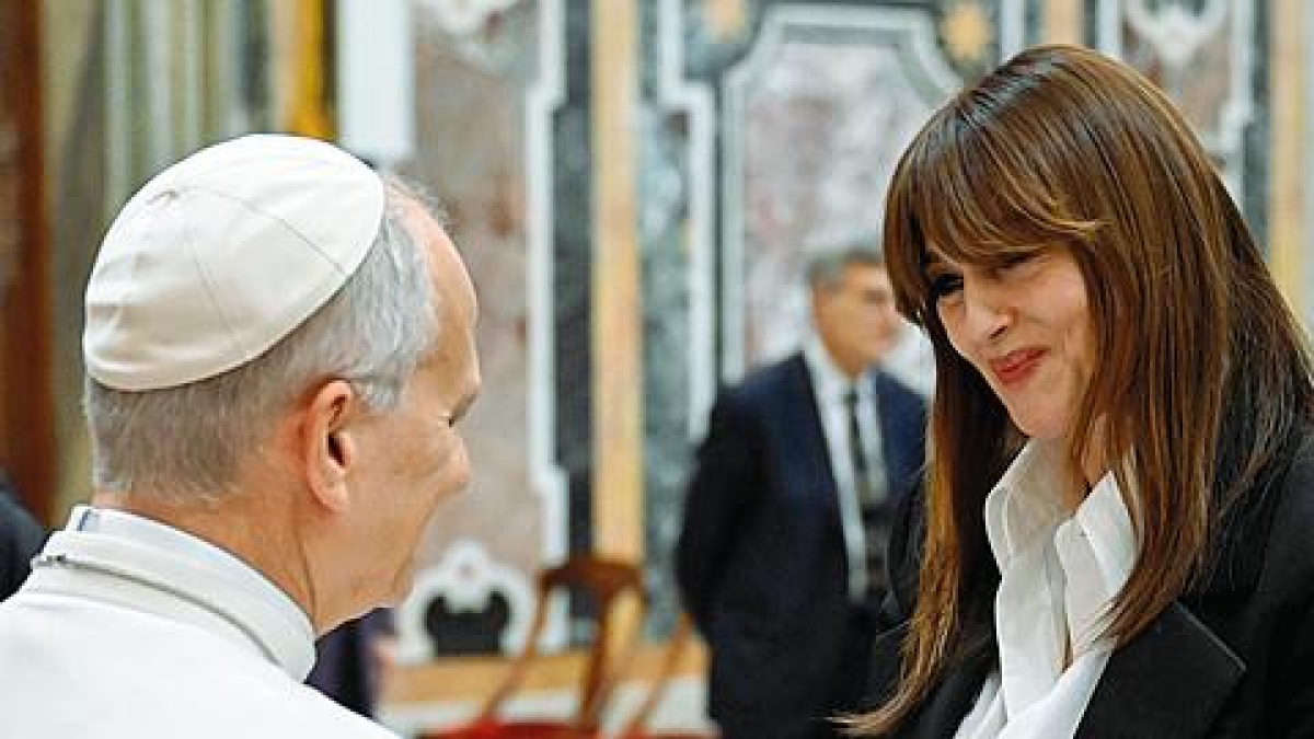 Il Papa: «Cinema e teatri, luoghi di cultura, sono il cuore pulsante della città»