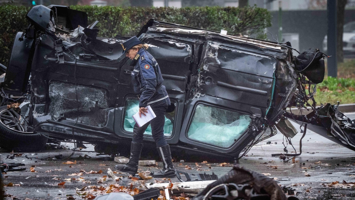 schianto all alba tra due auto a milano grave 21enne alla guida del suv un giovane senza patente che ha finto di essere un soccorritore