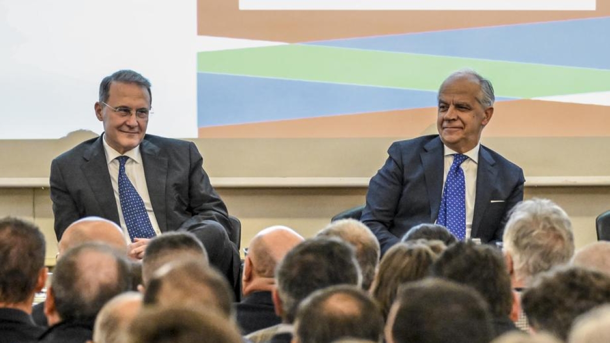 Piantedosi e lo scontro sul condono: «La sanatoria va bene solo se è per gli immigrati?»