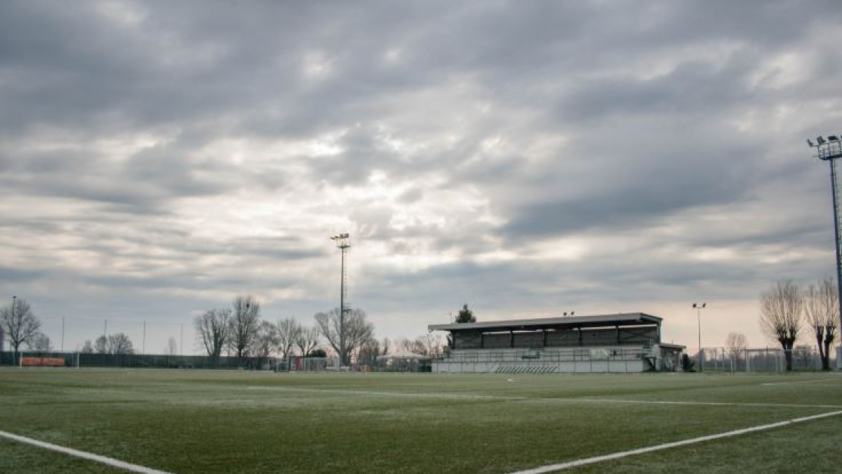 Montanaso Lombardo, rissa tra i genitori durante la partita dei Pulcini: sassi contro i ragazzi in campo poi il caos