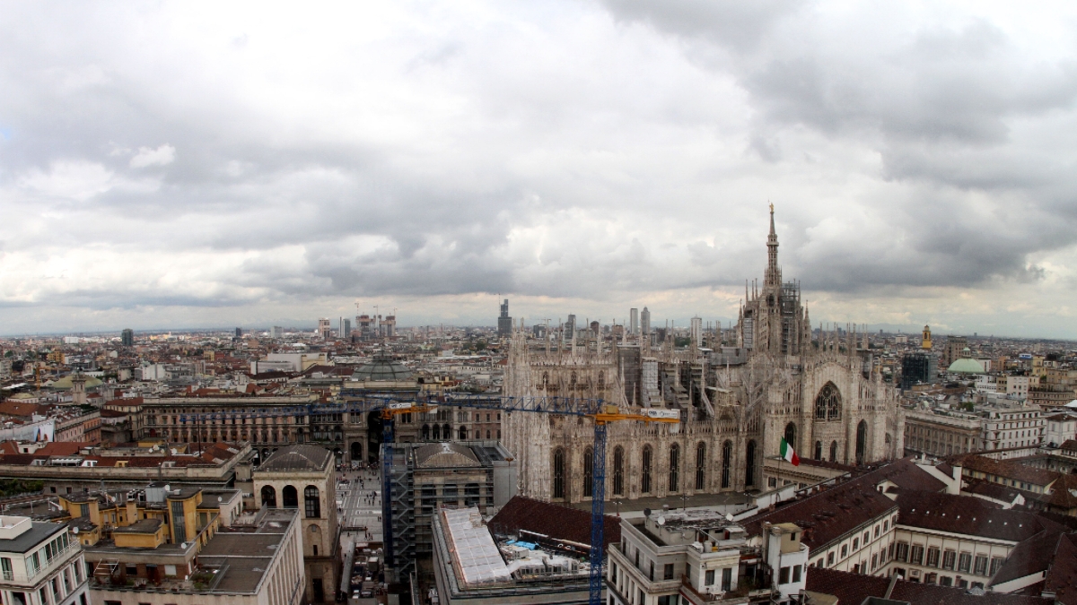 Previsioni meteo lunedì 17 novembre, a Milano e in Lombardia cielo nuvoloso. Piove in montagna