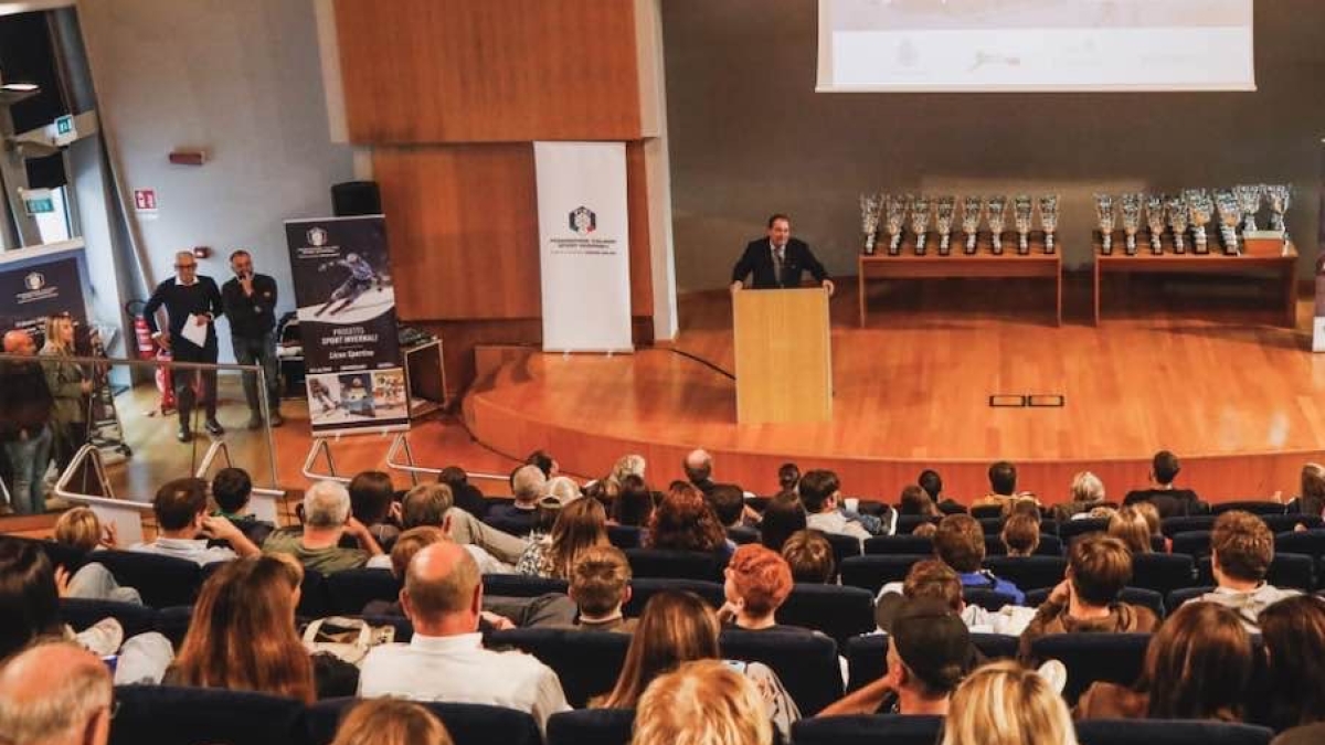 Sport invernali, a Napoli il presidente della FISI, Flavio Roda, per premiare i migliori sciatori campani