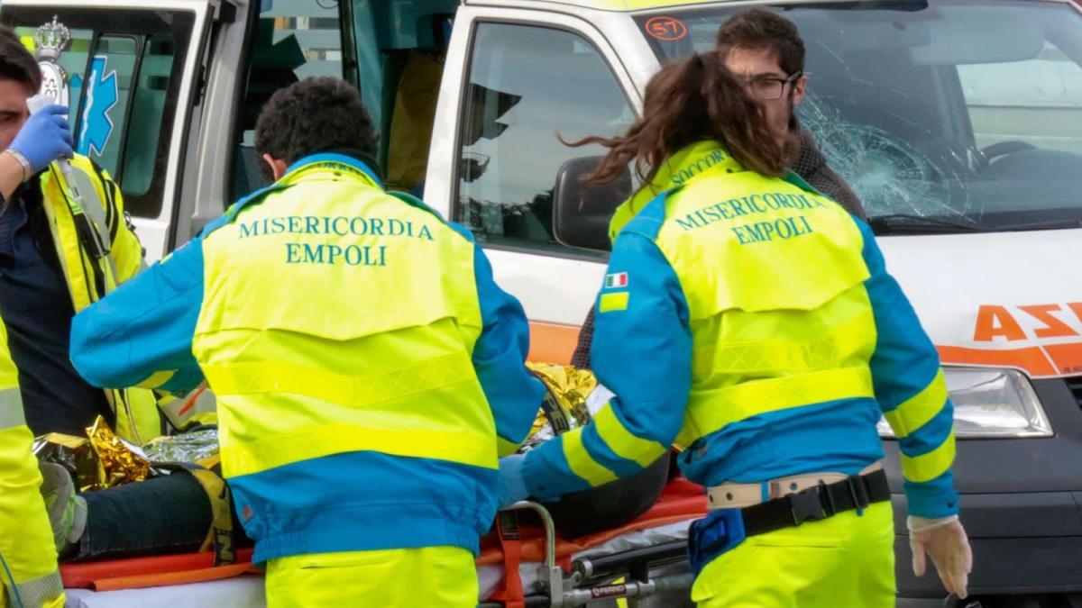 Aggressione al volontario della Misericordia a Empoli, fermato un senza dimora: è accusato di tentato omicidio