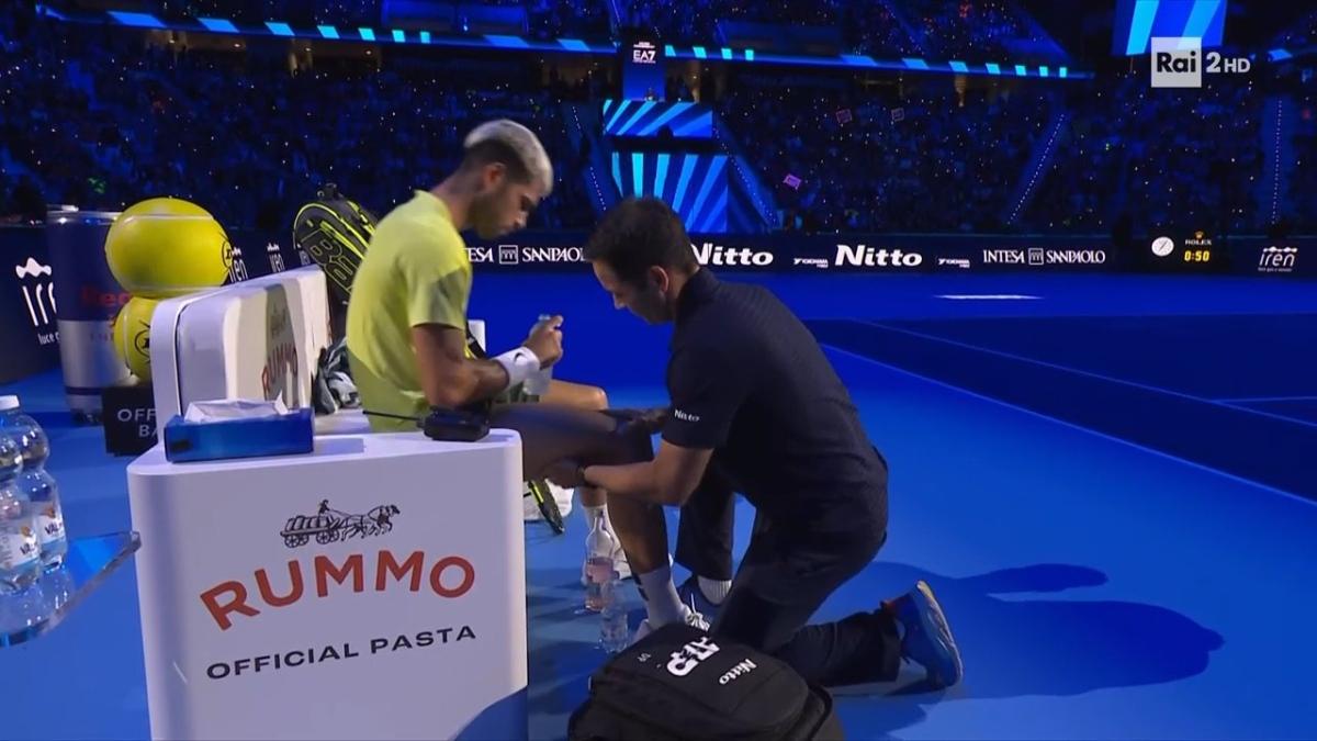 Sinner Alcaraz la finale delle Atp Finals: Carlos resta avanti senza break |Live 3 4Altro malore sugli spalti: cosa è successo