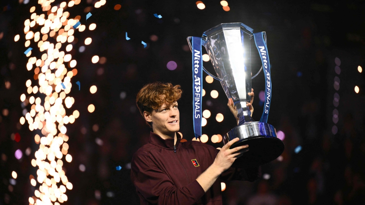 Sinner piega Alcaraz e trionfa alle Finals: «È stato più bello dell