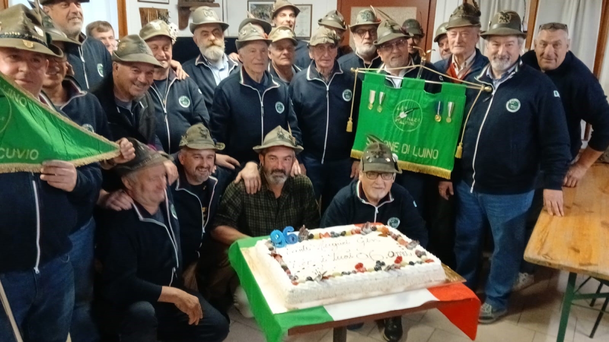 Luigi Maggi, l'alpino «highlander» di Cuvio festeggia i 96 anni: dall'amico di naja ritrovato all'escursione sulle Dolomiti nel 2021
