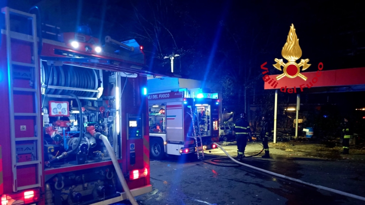 Firenze, incendia distributore di carburante in viale Europa: arrestato 47enne. Sarebbe il piromane anche dei tre roghi in centro