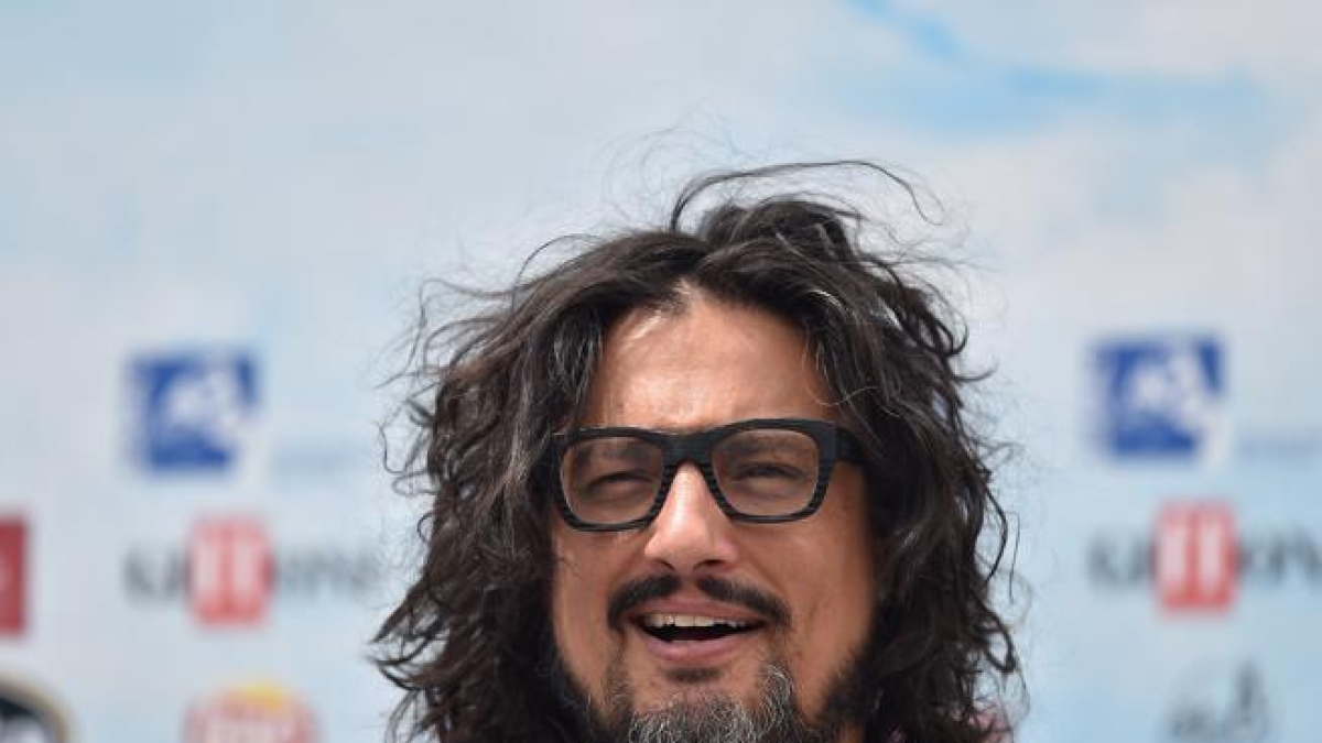 Alessandro Borghese compie 49 anni: era a bordo della nave Achille Lauro quando naufragò, chi è sua moglie, 7 segreti