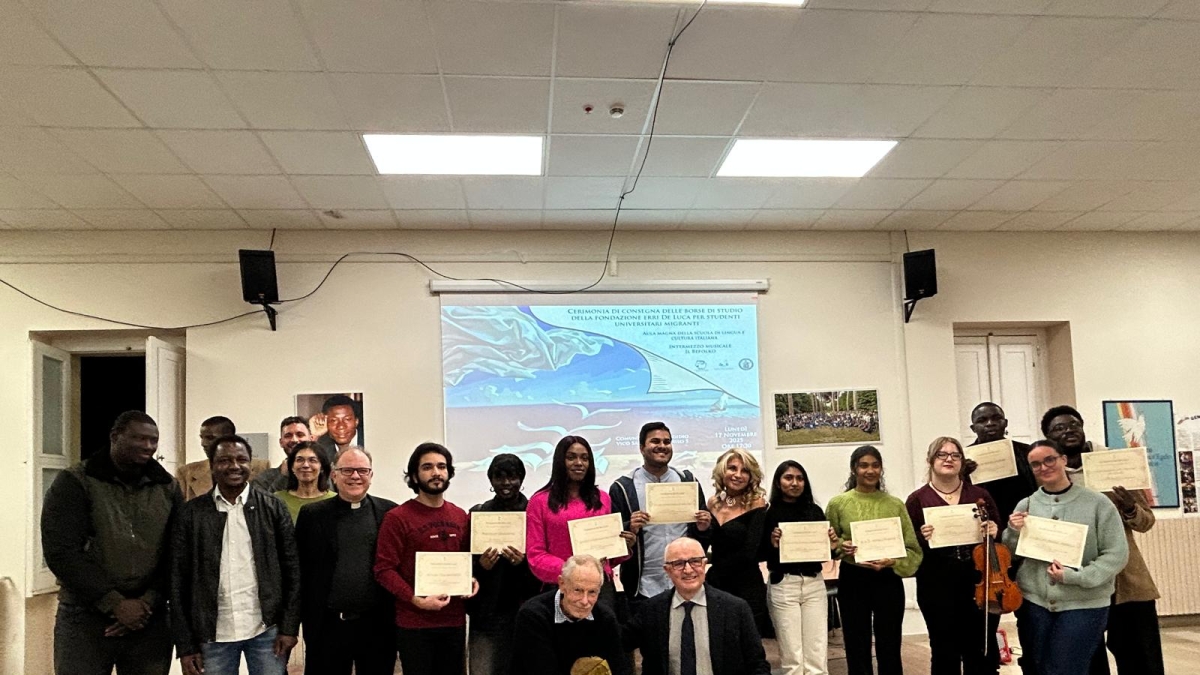 Fondazione Erri De Luca, dieci borse di studio per giovani immigrati