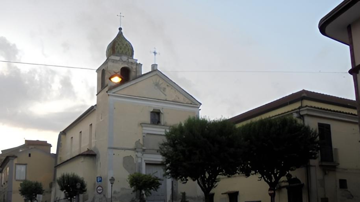 Regionali Campania, parroco invita candidata a parlare dall'altare e la Curia interviene duramente: «Pratiche inaccettabili»