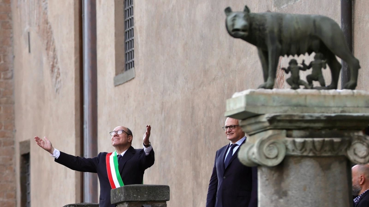 Carlo Verdone, sindaco per un giorno a Roma tra cantieri, tagli del nastro e assemblee: «Mi avete fatto piangere. In periferia c'è umanità»