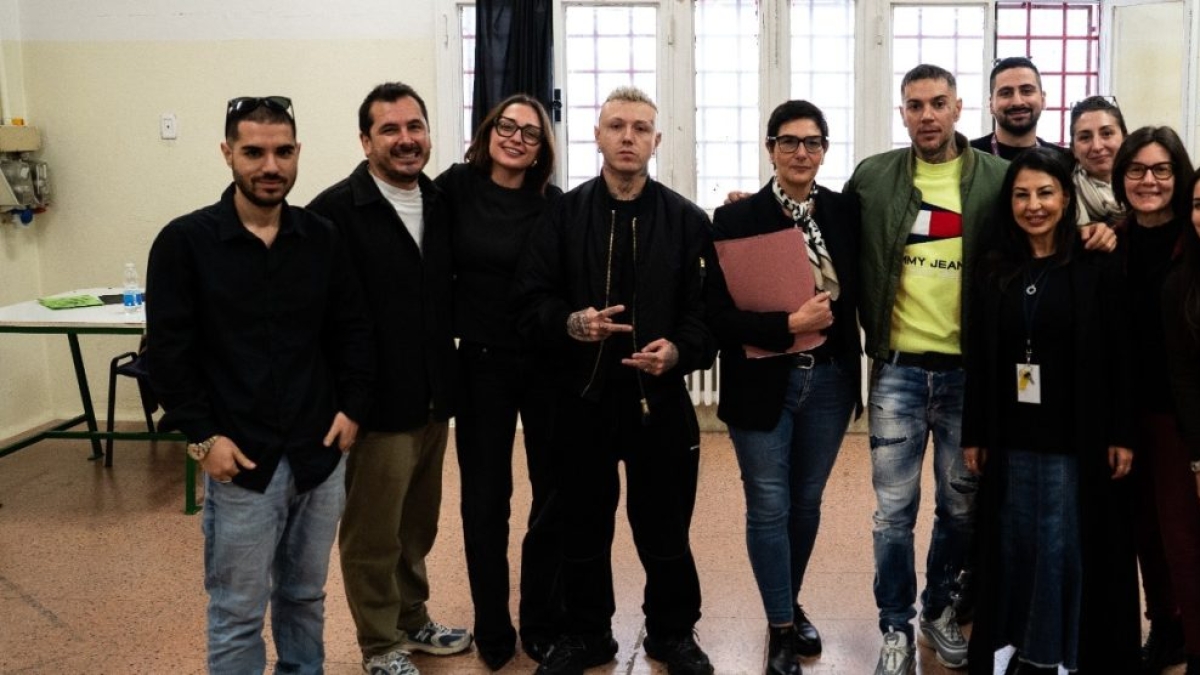 I rapper Lazza ed Emis Killa nel carcere di Monza: l'incontro con i detenuti per il progetto «Free for Music»