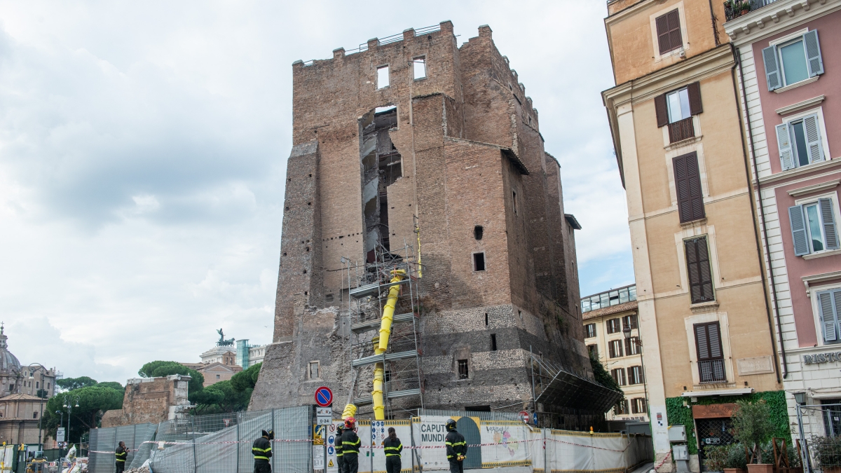 Roma, lunedì al via i lavori di messa in sicurezza della Torre dei Conti. In campo anche i vigili del fuoco