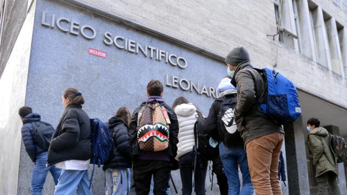 Milano, ritorna il test d'ingresso al Leonardo da Vinci: con Volta e la Manzoni salgono a tre i licei con i quesiti d'entrata