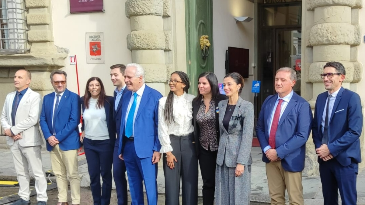 Regione Toscana, si insedia la giunta Giani bis con le nuove deleghe: c'è anche quella al «diritto alla felicità»