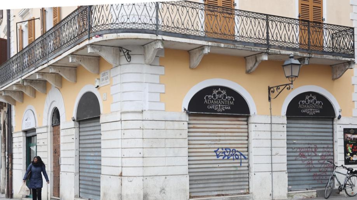 Negozi in centro storico, è Sos-affitti: in piazza Vittoria 6.700 euro per 115 mq