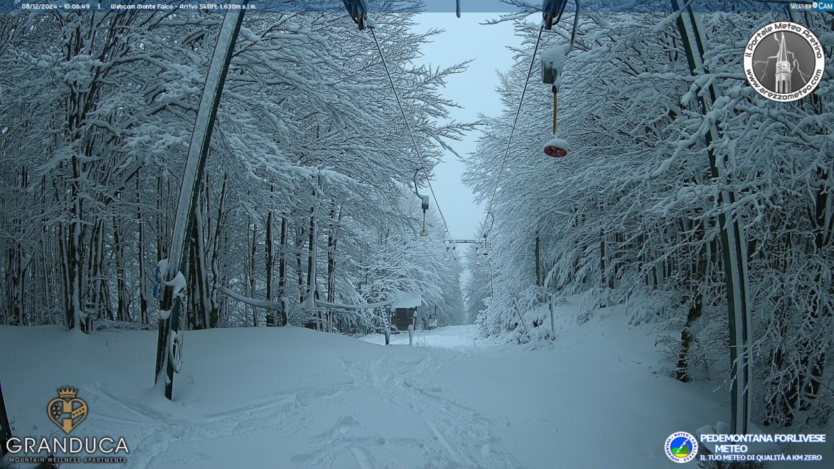 Dalla Val di Luce al Casentino, fino all'Amiata: è arrivata la neve. L'Abetone pensa di aprire la stagione di sci prima dell'8 dicembre
