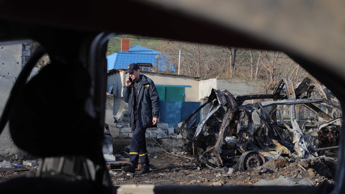 Telefonata tra i leader europei e Zelensky: si lavora a un piano alternativo. Ft: "Dagli Usa 6 giorni per accettare"| I 28 punti, l