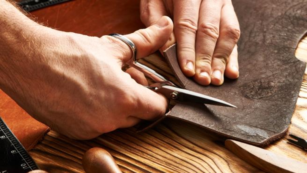 Milano, il calo degli artigiani: in crisi tecnici e operai. «Fase di trasformazione epocale, chiedere manutenzioni in casa sarà un' impresa»