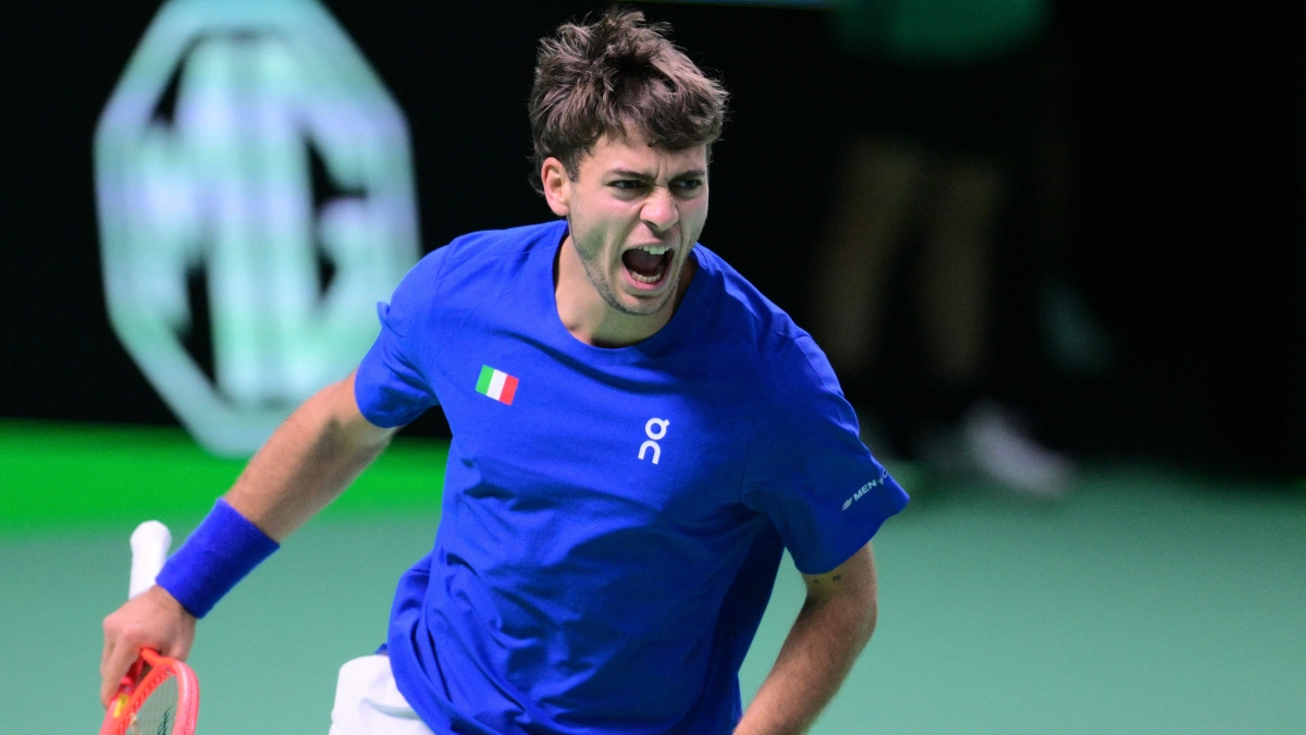 Finale di Coppa Davis, Italia avanti 1 0. Cobolli Munar: adesso si va avanti senza break | Live 1 6, 6 5