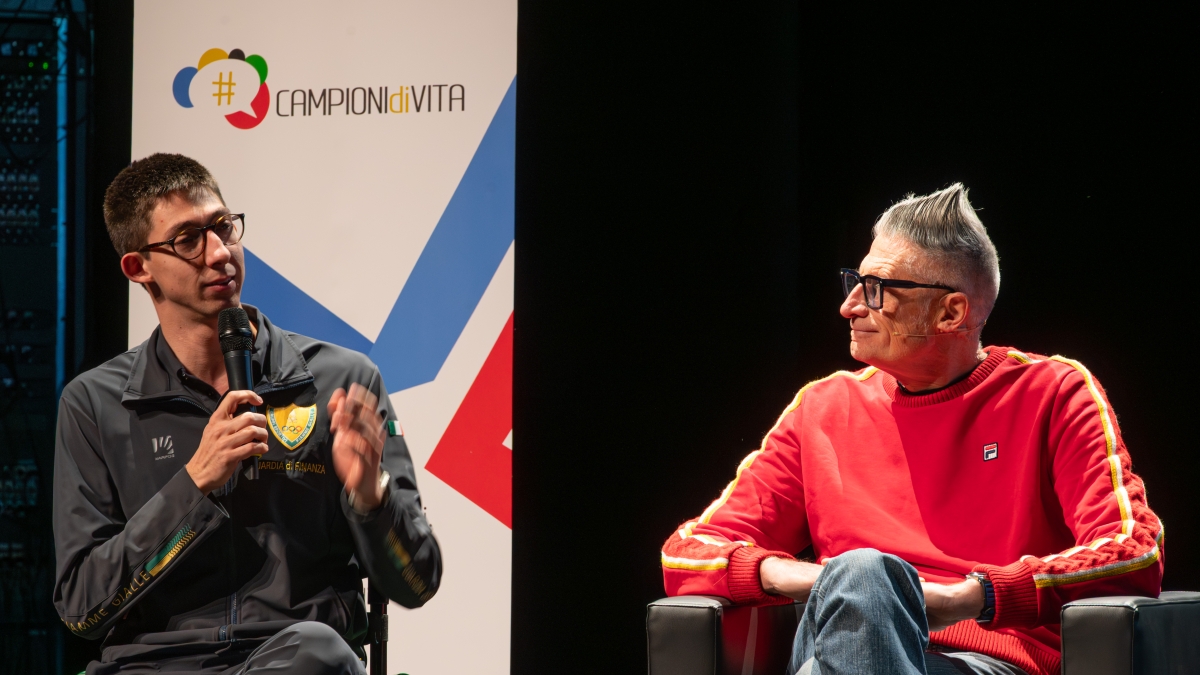 Al Teatro Elfo Puccini le storie dei campioni paralimpici raccontate agli studenti: le tragedie e gli ori