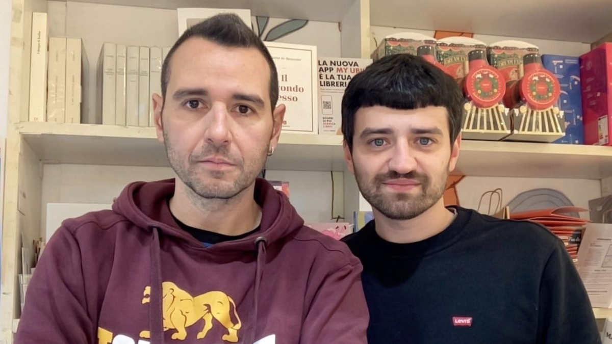Napoli, la libreria dove due scrittori fanno i librai. «Vendere i nostri titoli? Che imbarazzo»