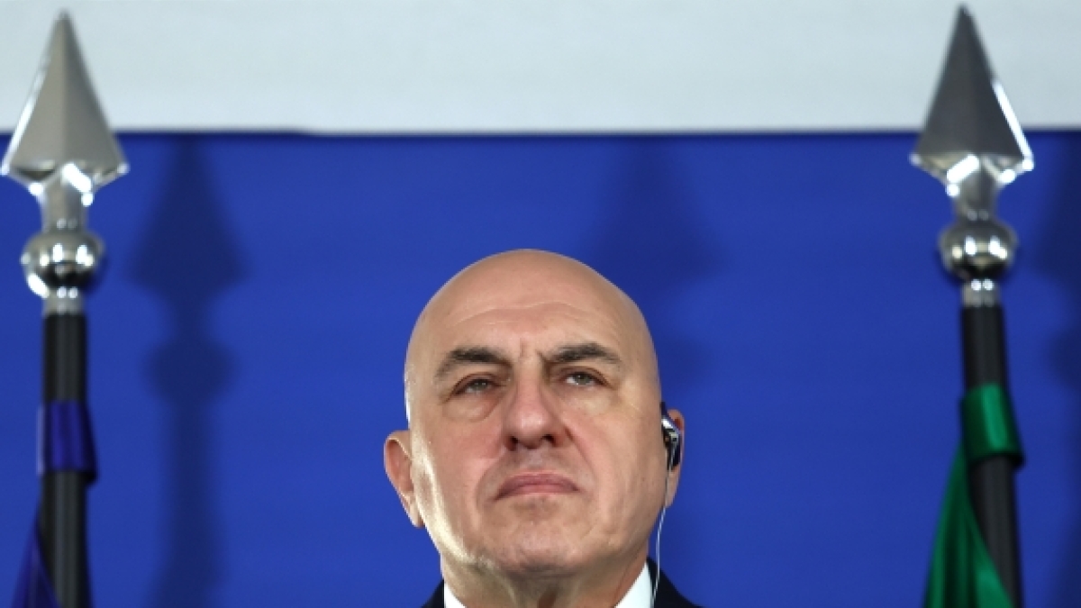 Leva militare, che cosa dice la legge che sta preparando Crosetto: riserva di 10 mila volontari per guerre, calamità, crisi