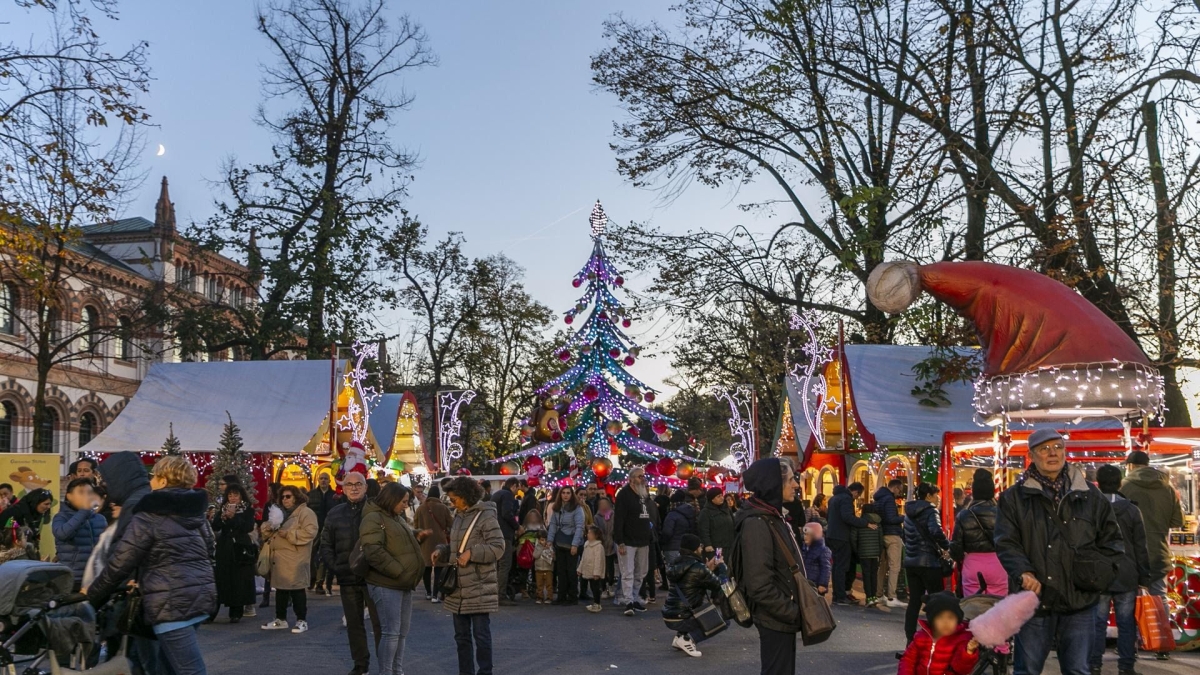 A Milano si accende il Natale: dagli «Oh Bej! Oh Bej!» al mercatino in Duomo, alle «meraviglie» per i più piccoli