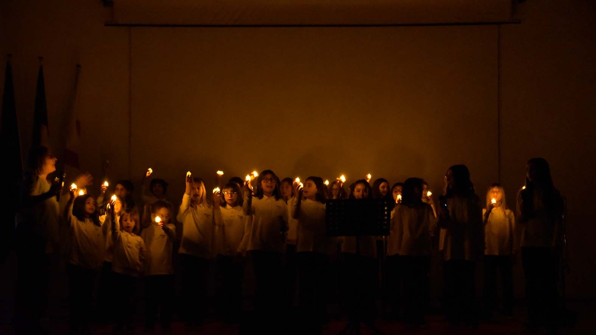 I Piccoli cantori di Milano, Natale con «Let it be» alla scuola militare Teulié