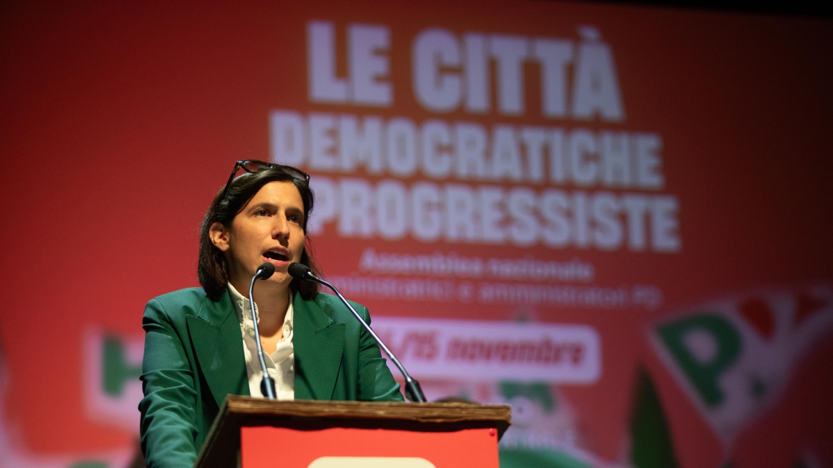 Pd, Schlein chiude la convention a Montepulciano: «Siamo un partito plurale, non siamo una caserma»