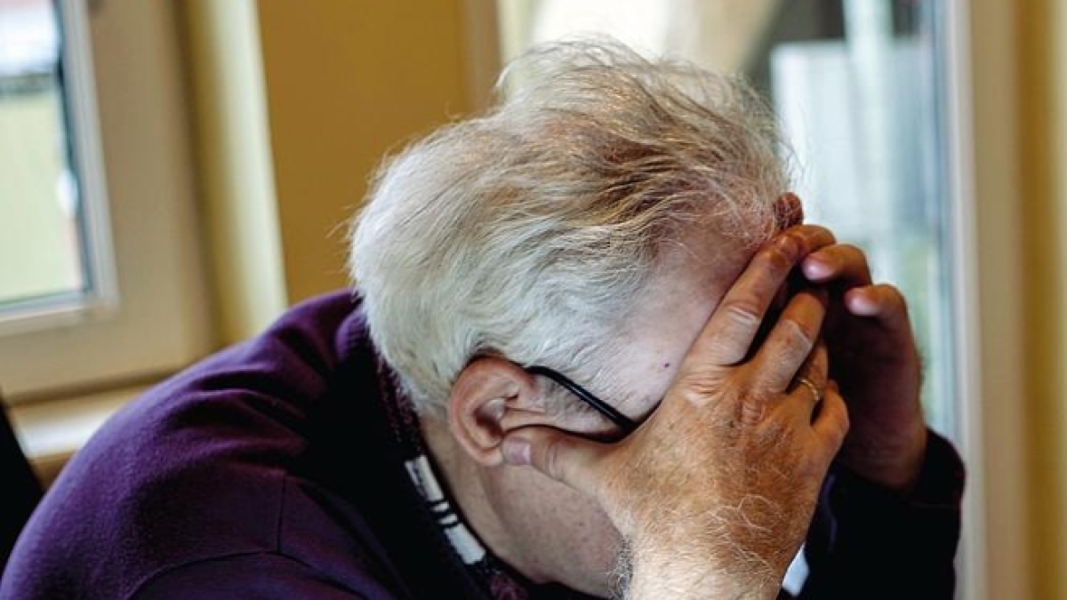 Mantova, ingannano 69enne e lo convincono a consegnargli i risparmi di una vita: in tre denunciati per truffa