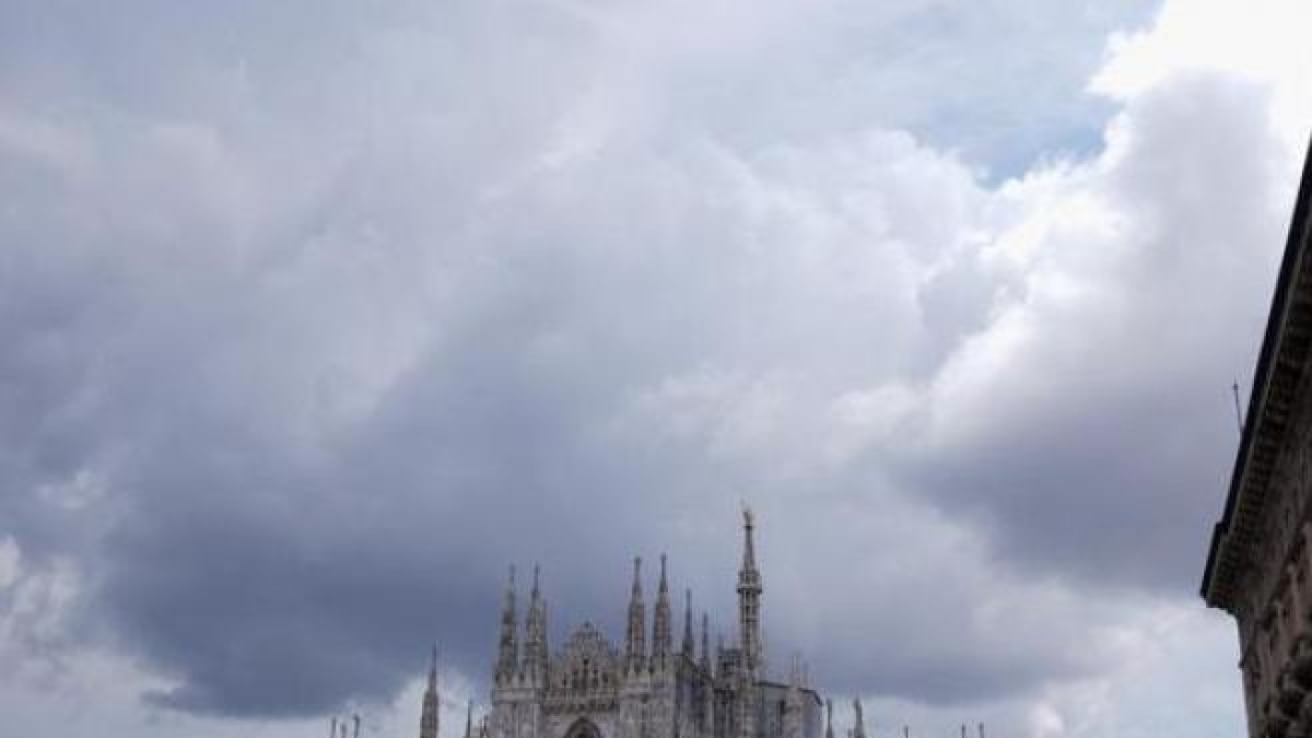 Previsioni meteo mercoledì 3 dicembre, a Milano e in Lombardia cielo coperto ma niente pioggia