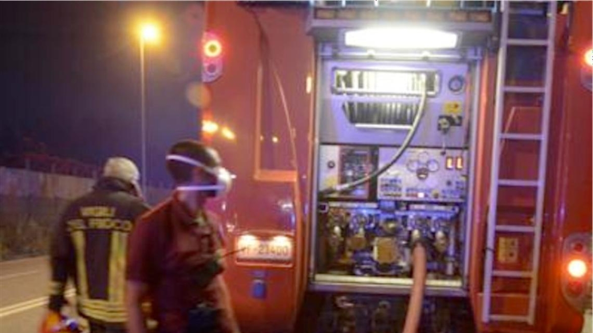 Pozzuoli, donna di 65 anni muore nell'incendio del suo appartamento