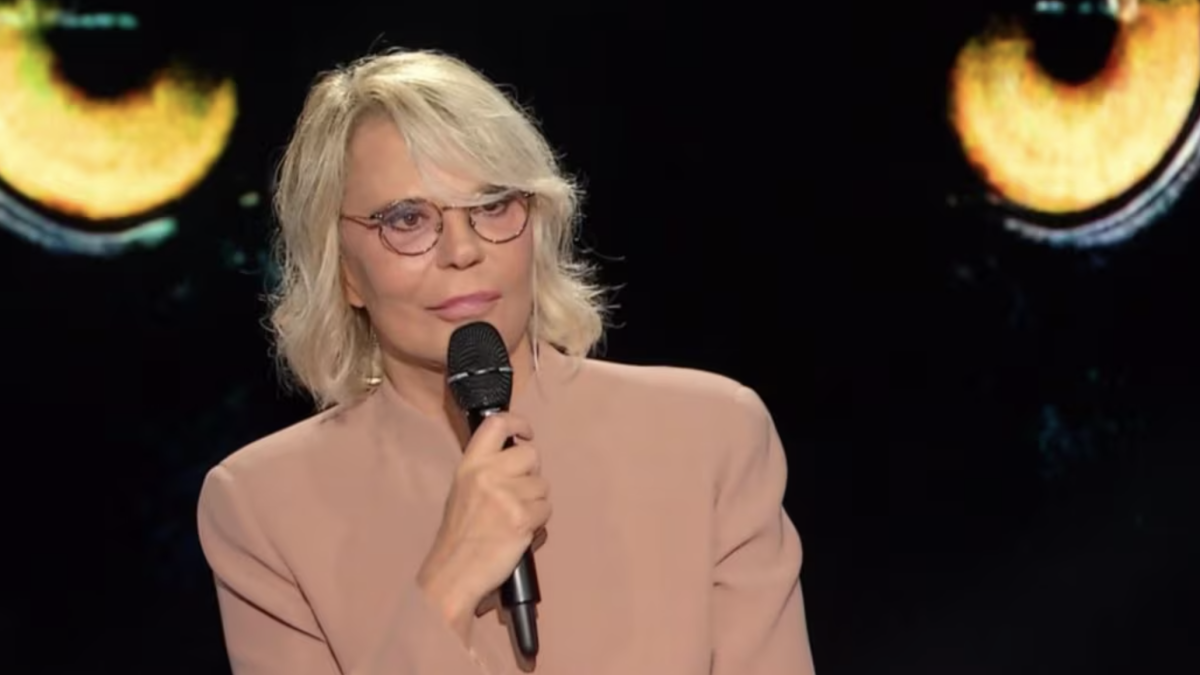 Maria De Filippi in lacrime a "Belve": «Vorrei riportare in vita Maurizio Costanzo per chiedergli se ha sofferto»