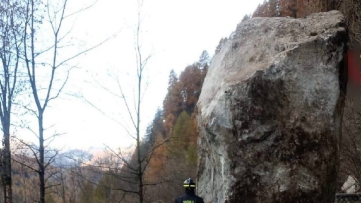 Valtellina, caduto elicottero con quattro persone a bordo: si cercano i passeggeri