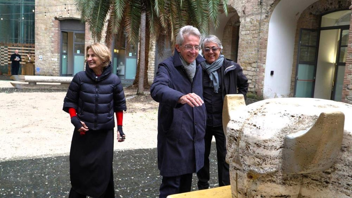 «Le mie due panchine d’arte donate all’Albergo dei Poveri. Lascio un segno di bellezza»