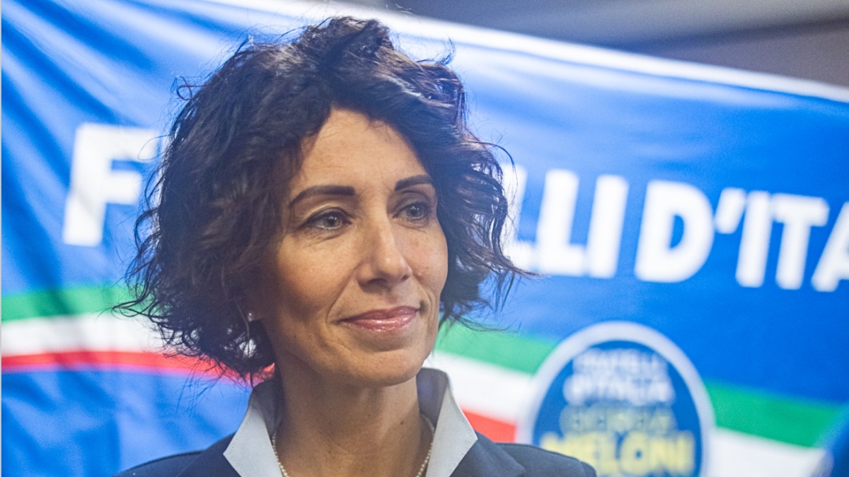 «Stufi di vedere persone che pregano col culo per aria», Gerosa difende il marito dopo la frase shock: «Ma nel merito ha ragione»