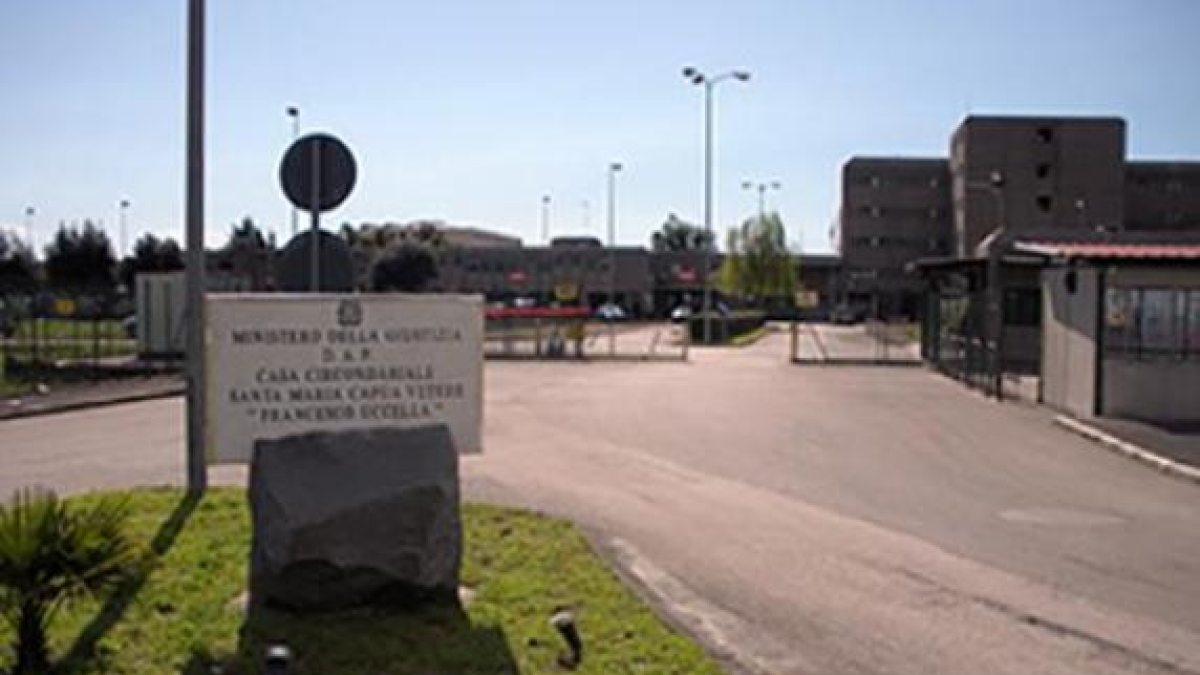 Violenze nel carcere di Santa Maria Capua Vetere, archiviazione per 18 agenti penitenziari. Tra loro Benito Pacca, il poliziotto che si suicidò
