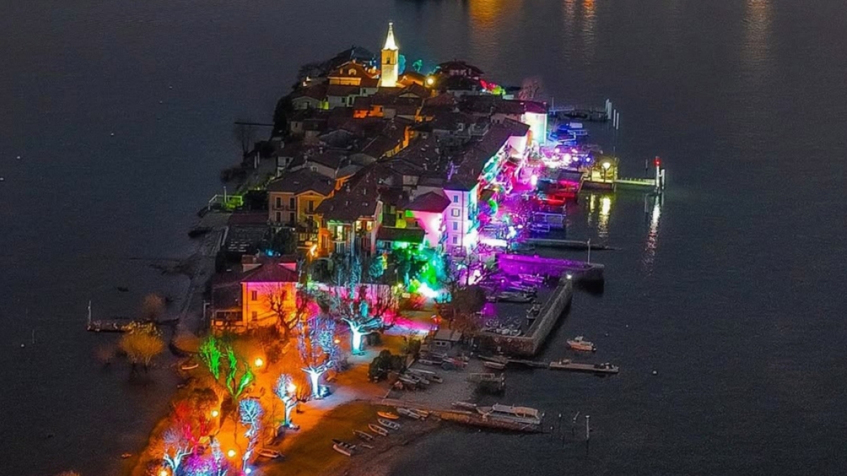 Natale fuori porta tra installazioni, borghi di montagna e isole di luce: le mete più suggestive della Lombardia