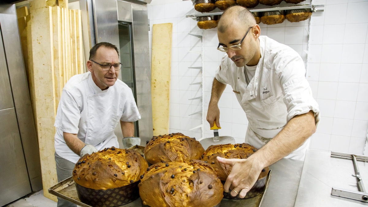 Panettone sospeso, torna l'iniziativa solidale: per ogni dolce offerto, le 22 pasticcerie aderenti ne aggiungeranno un secondo