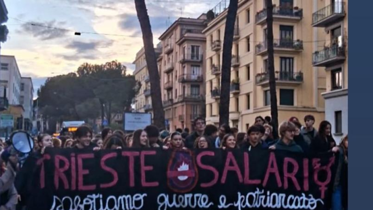 «Lista stupri» al Giulio Cesare, corteo di protesta degli studenti: vogliamo una scuola sicura