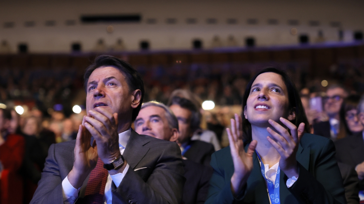 Gelo tra Schlein e Conte dopo il caso Atreju: «Lui non mi risponde»