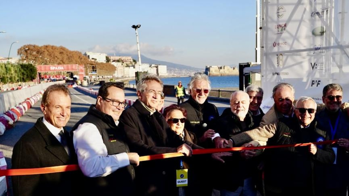 A Napoli taglio del nastro per il Racing Show: 150 piloti sul Lungomare. Salvini: in città un Gran Premio di Formula E