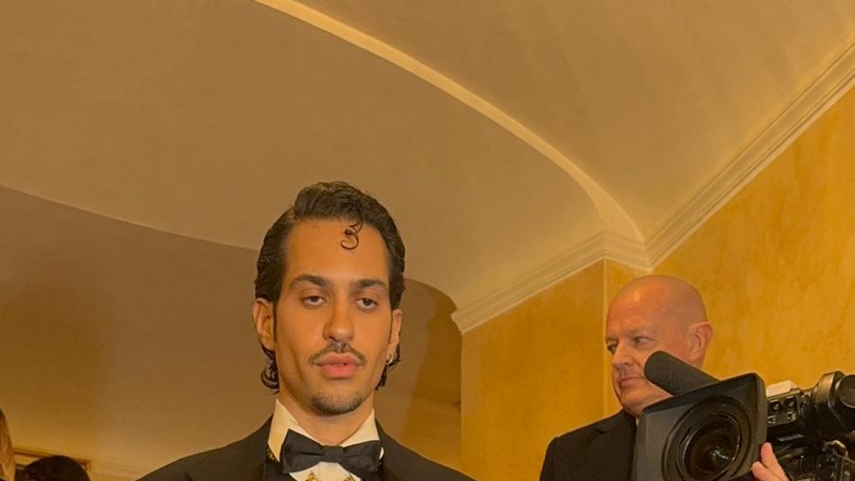 I voti ai look: Mahmood fa il suo (8), Barbara Berlusconi istituzionale (8), il mantello di Giuli (7,5), classico Lauro (6/7)